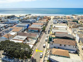 Three Bedroom Three Bath Home w Patio 1 block from beach